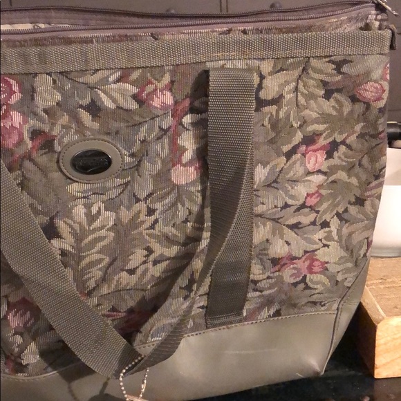 Sweet vintage gray American Tourister travel tote - Picture 3 of 13